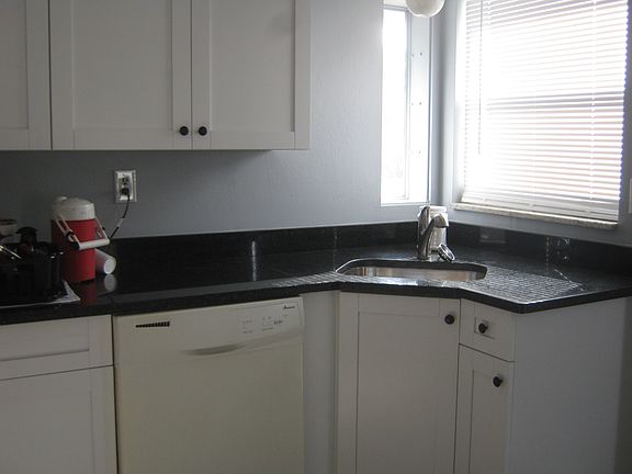 4th image of 185 Garden Ave