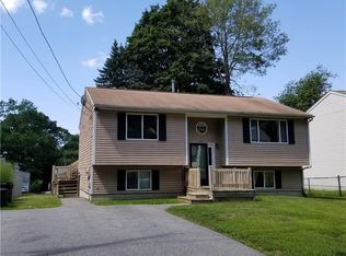 52 Meadowrue Trl, Saunderstown, RI 02874