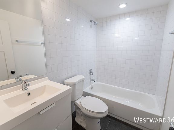 5th image of 4853 N Kenmore Ave