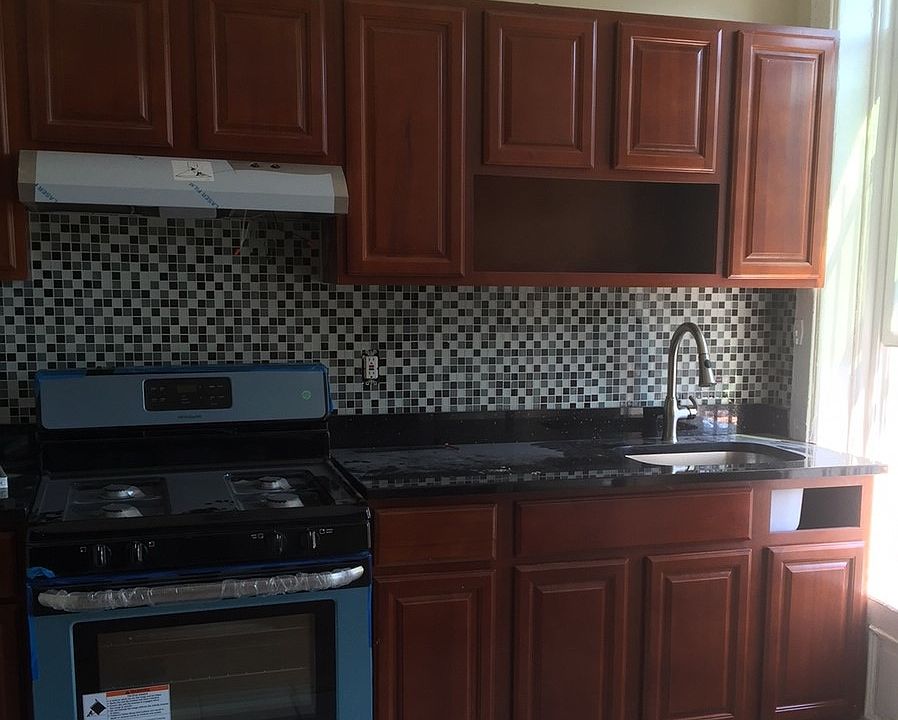 2nd image of 422 Marion Ave #2