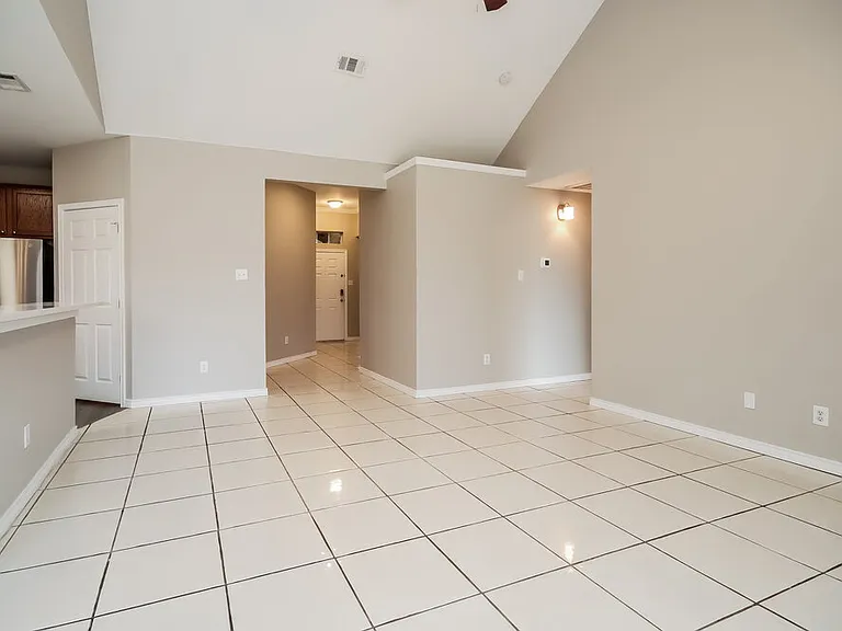 1420 Castlegar Ln — Photo 5