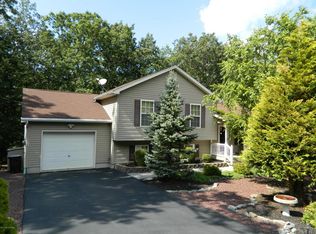 2088 Candlewood Dr, East Stroudsburg, PA