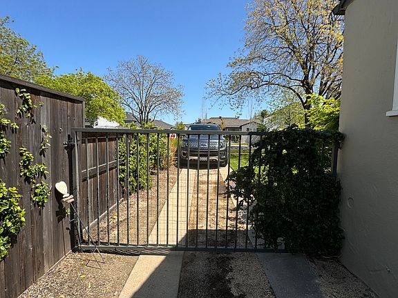 4th image of 1636 51st St
