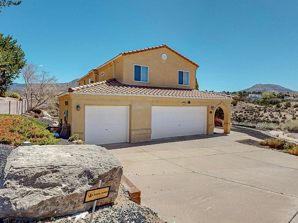 1st image of 442 Poinsettia Pl SE