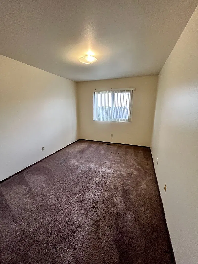 1016 W MacArthur Ave — Photo 3