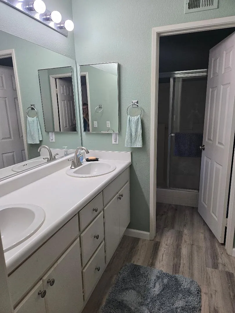 Studio, 250 sqft, $1,200 — Photo 4