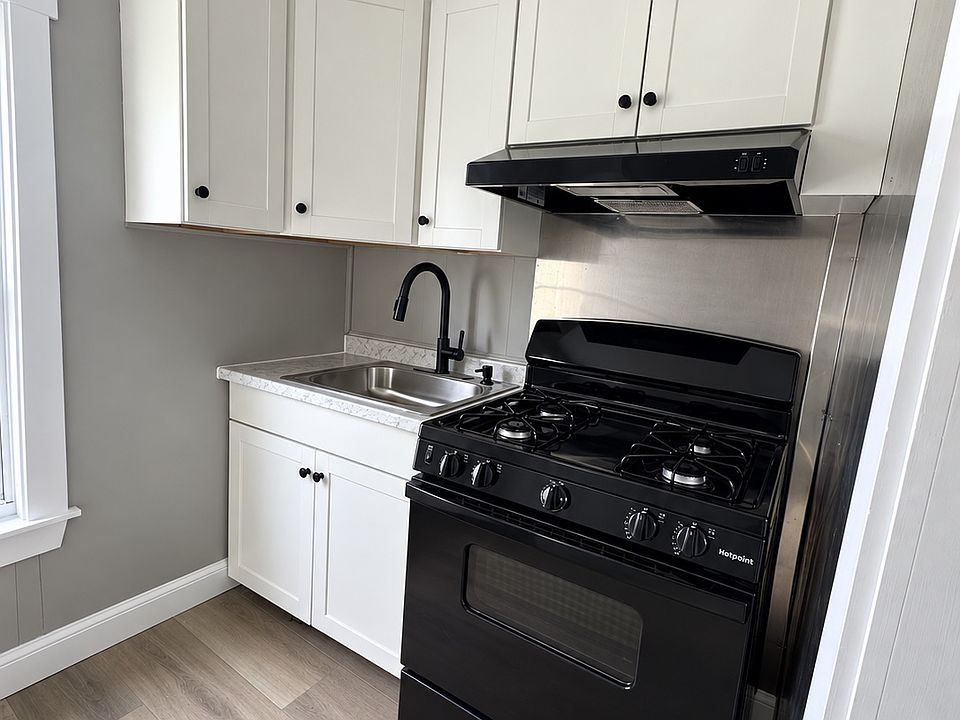 1st image of 9 Abbott St #3