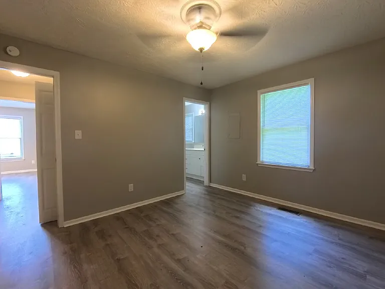 504 Willow Ln — Photo 11
