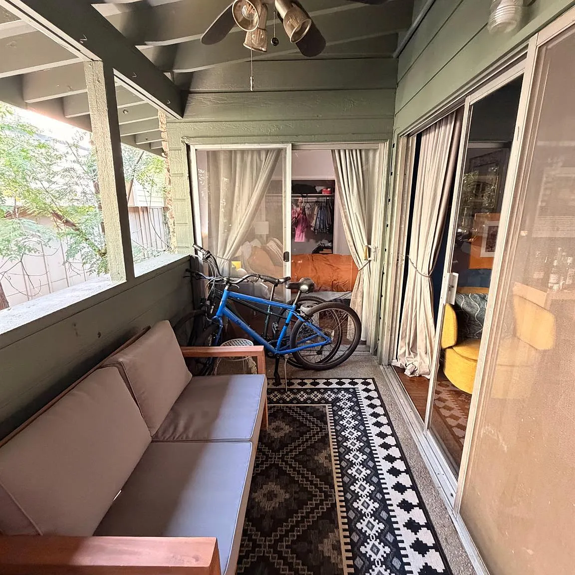 2 bed, 2.0 bath, 949 sqft, $2,600 — Photo 2