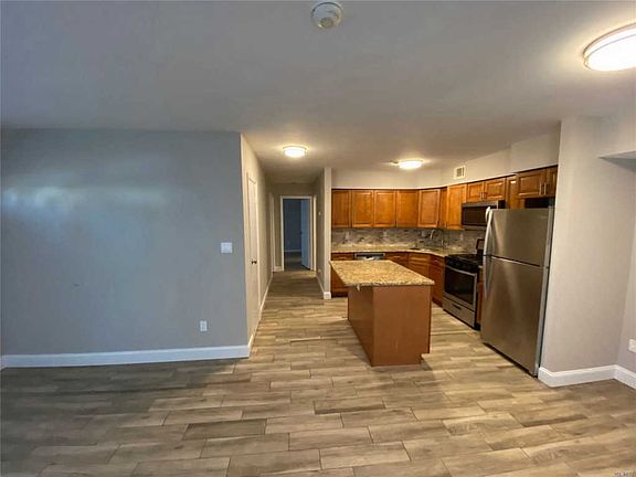 5th image of 358 Artist Lake Dr