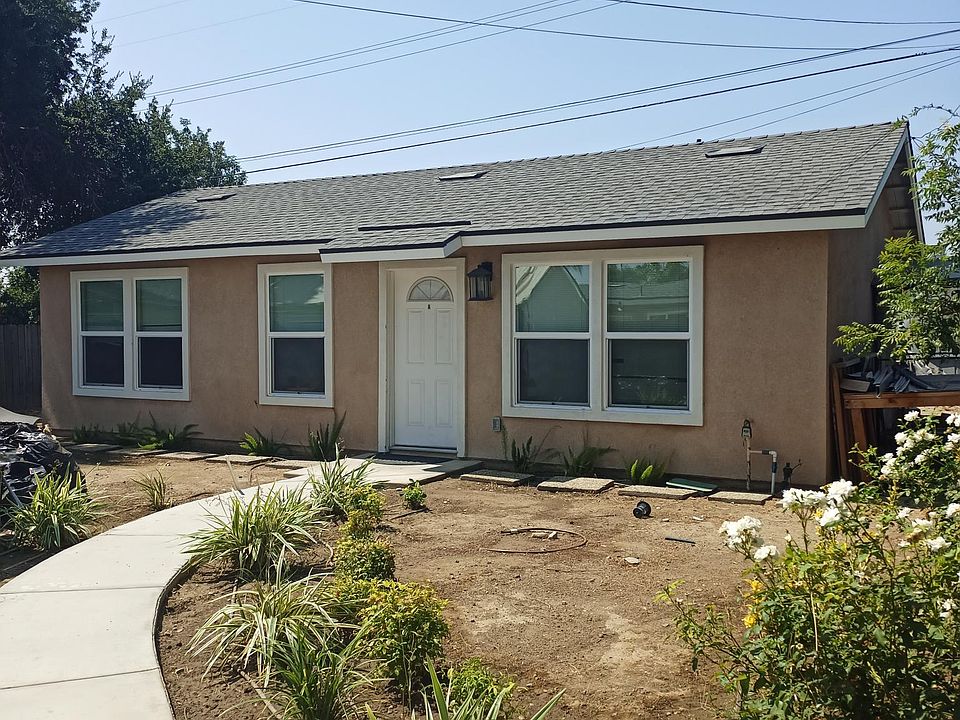 Large front and rear year yards fully fenced