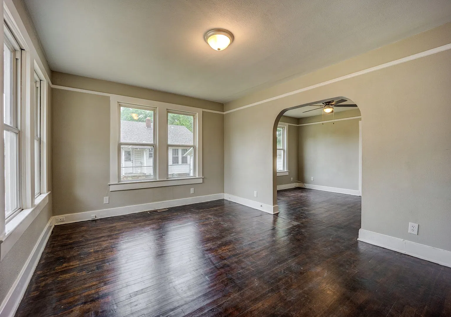 Freshly Updated 2 Bedroom House — Photo 3