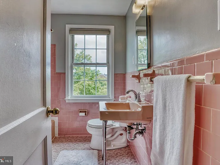 1570 Dellsway Rd — Photo 14