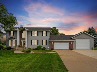 6300 Westwind Rd, Cedar Rapids, IA 52411