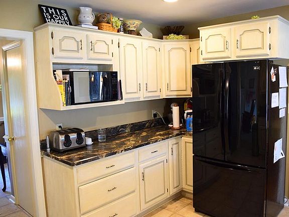3rd image of 395 Bradford Dr