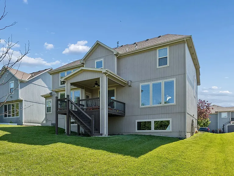 16324 Farley St — Photo 36