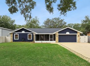 27627 Lois Dr, Tavares, FL 32778