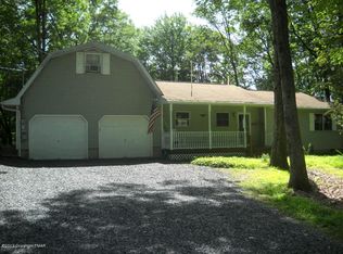 136 Jungfrau Dr, Henryville, PA 18332