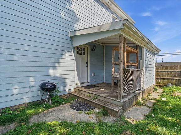 4th image of 1075 Kenton St