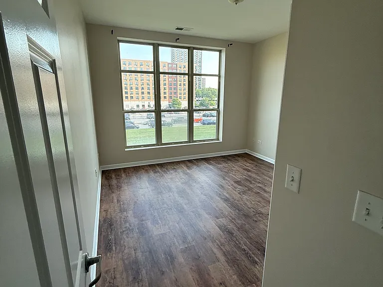 328 E 25th Pl #3W — Photo 8