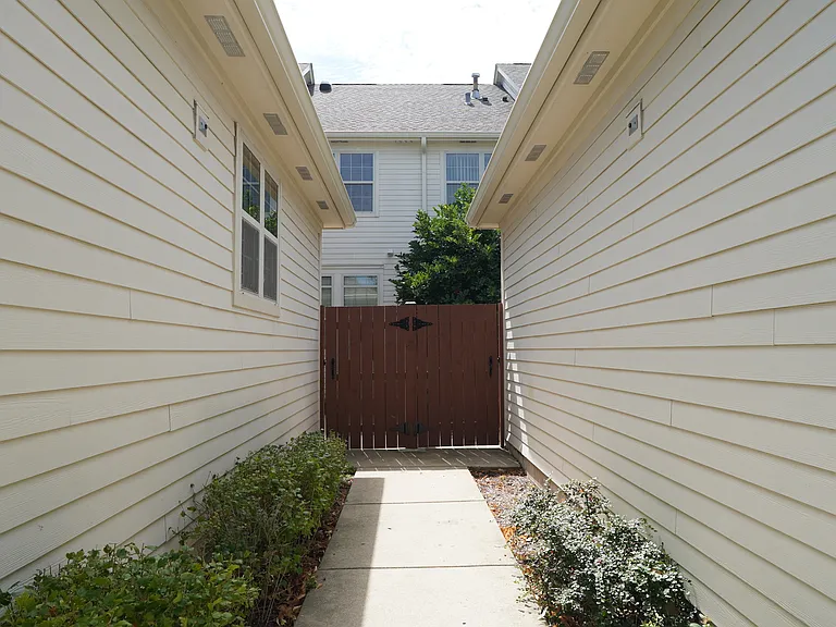 2664 Goldenrod Ln — Photo 28