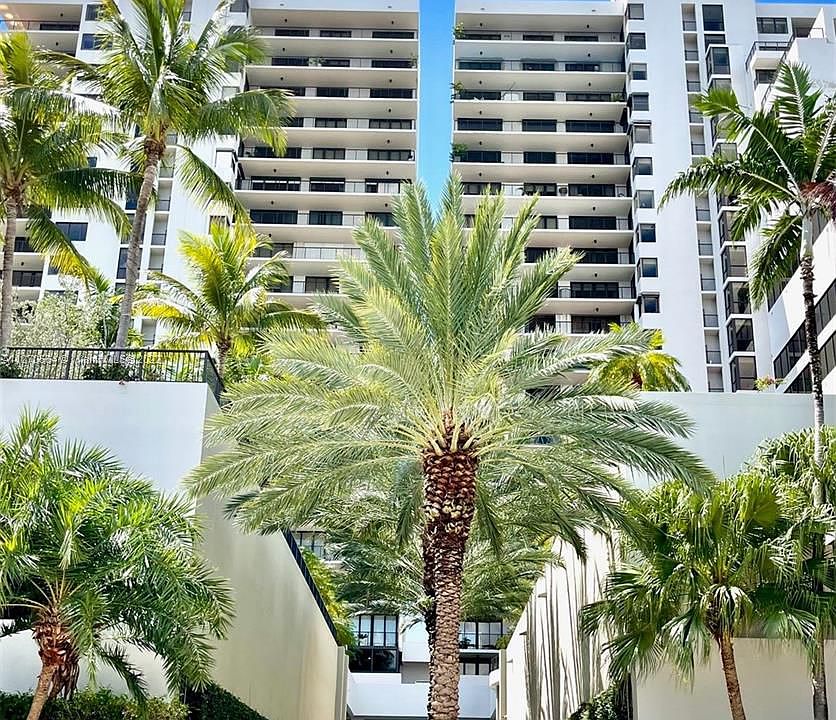 1st image of 1000 Venetian Way APT 1012