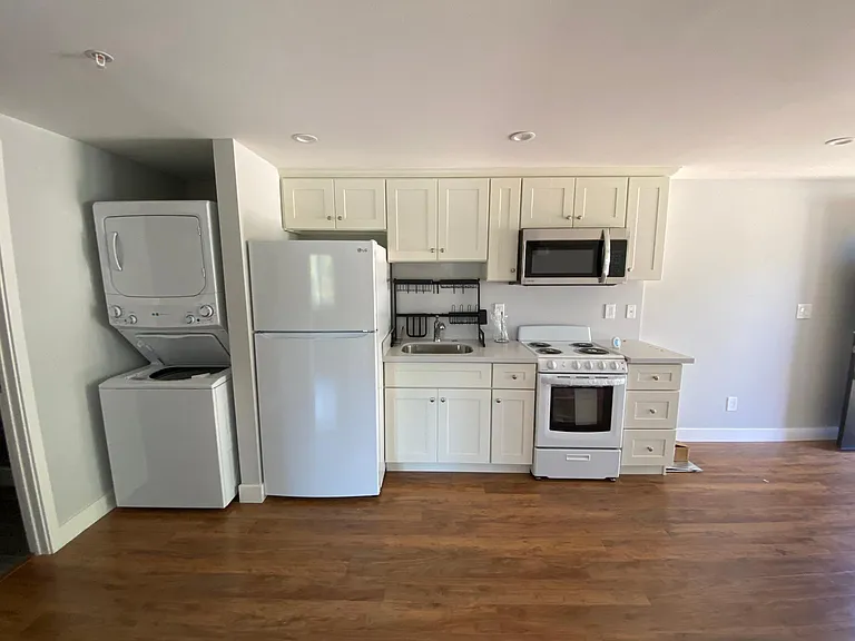 Kitchen, washer dryer