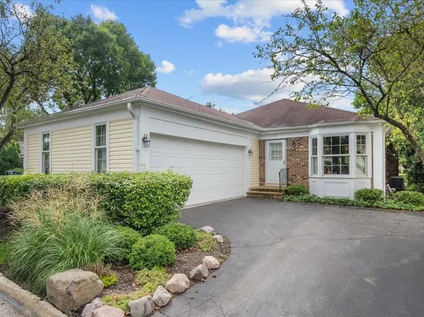 12 The Court Of Lagoon Vw, Northbrook, IL 60062