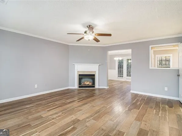 2 Chastain Cir, Newnan, GA 30263