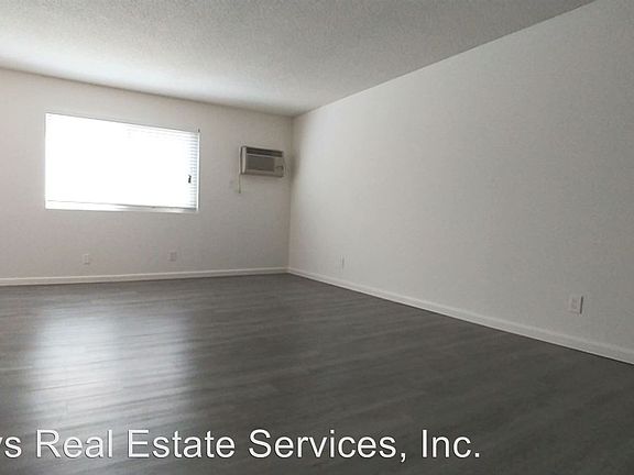 3rd image of 18657 Collins St APT 11