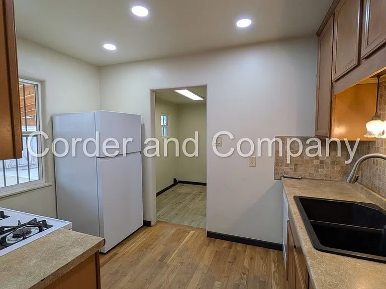 302 Valencia Dr NE — Photo 9