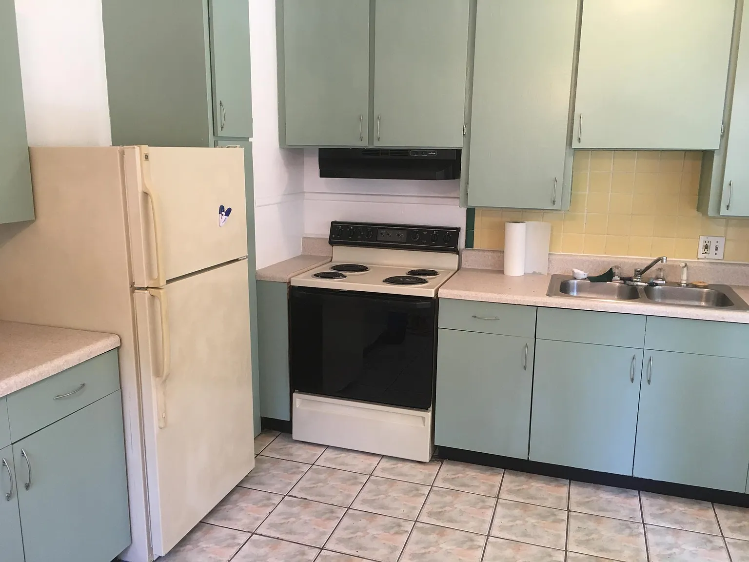 2 bed, 800 sqft, $1,900 — Photo 2