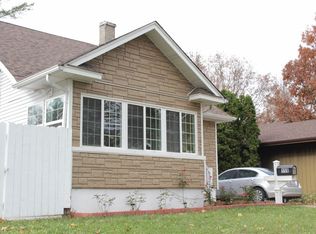 158 Wilcox Ave, Elgin, IL 60123