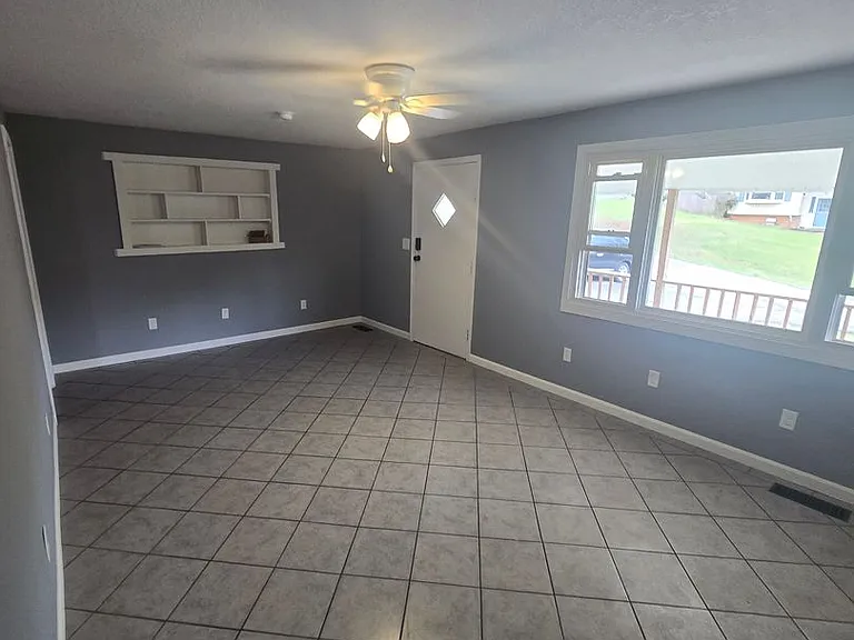340 Unaka Dr — Photo 4