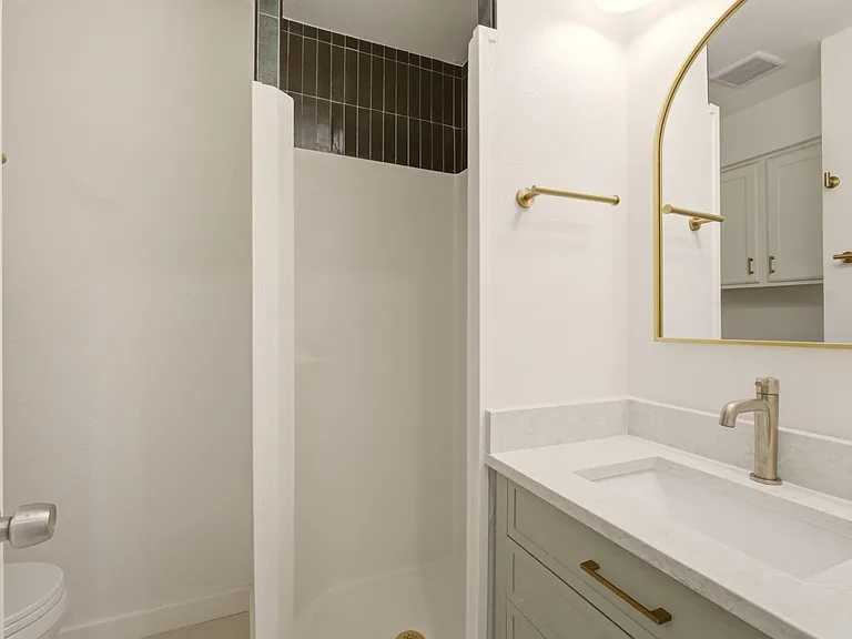 908 Isbell Rd #A — Photo 21