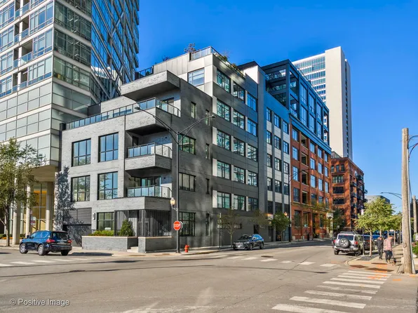 668 N Kingsbury St #206, Chicago, IL 60654