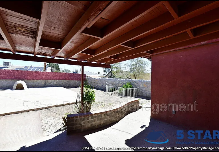 908 Bolivia St — Photo 40