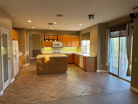 4th image of 33422 Twin Hills Way