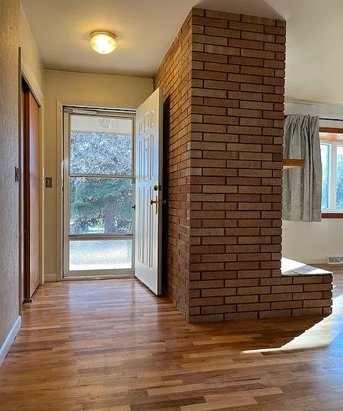 735 Park Ln — Photo 2