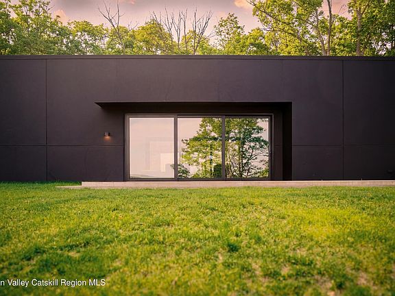 5th image of 279 Tompkins Rd