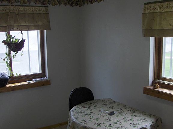3rd image of 609 Park Ave S