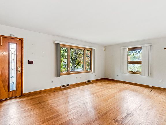 4th image of 207 Orchard Terrace Dr