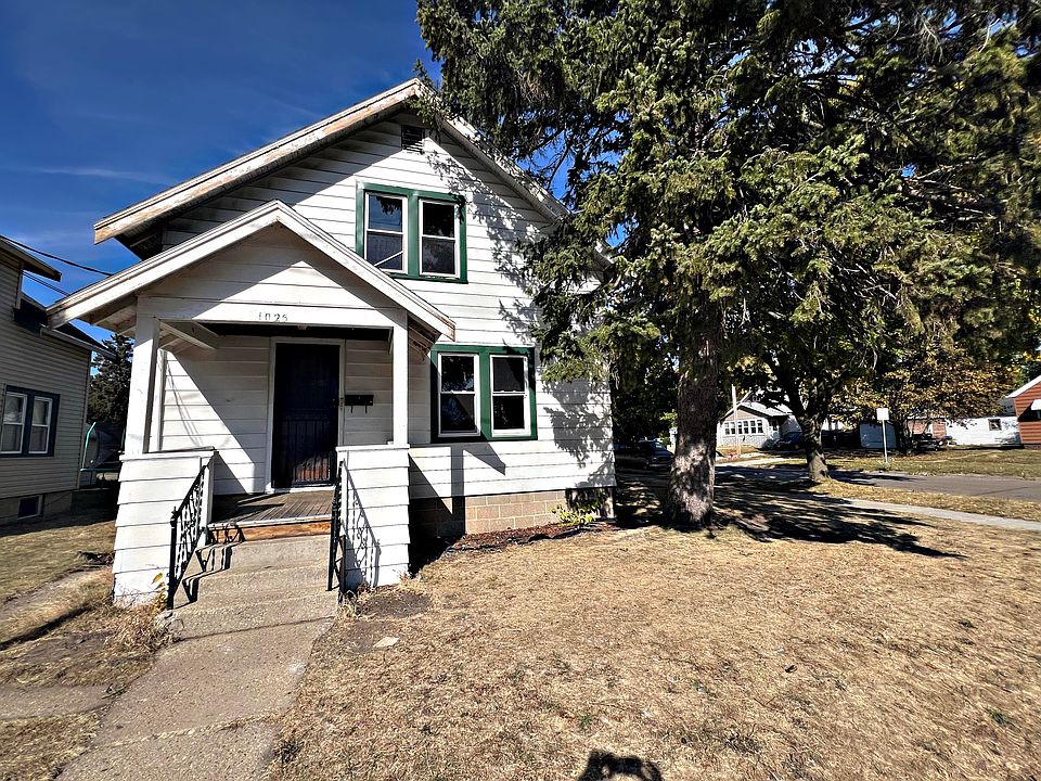 Front of the house facing Henry Ave.