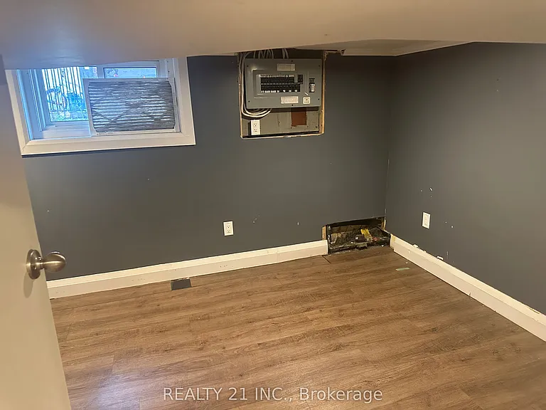 60 Phillip Ave #BASEMENT — Photo 6