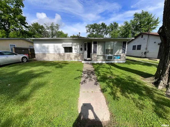 1323 Cedar St, Centralia, IL 62801