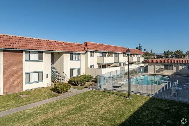 Magnolia Apartments — Photo 8