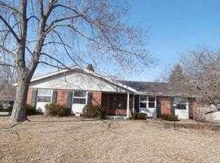 1038 W Glen River Rd, Glendale, WI 53217