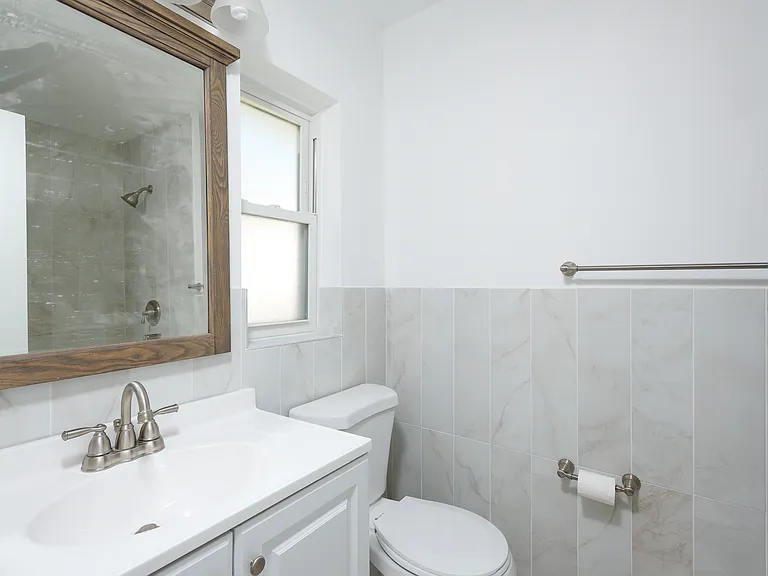 1048 Charles St — Photo 3