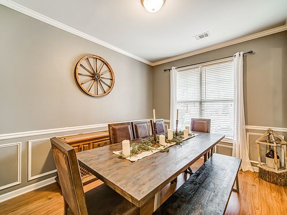 5th image of 276 Ascott Ln