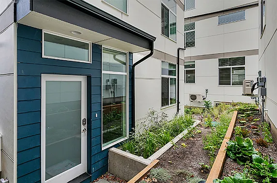 8 bed, 2070 sqft, $6,260 — Photo 3
